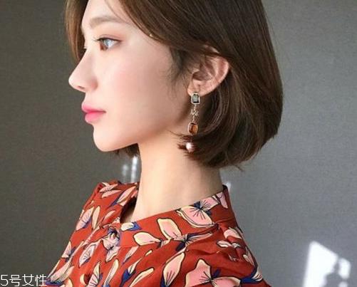 女生短卷发发型推荐 短发半扎丸子头扎法