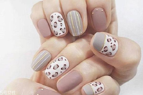 豹纹美甲什么颜色好看 这几款摆脱俗气