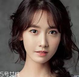 蓬松麻花辫的扎法图解 三步打造自然不刻意麻花辫