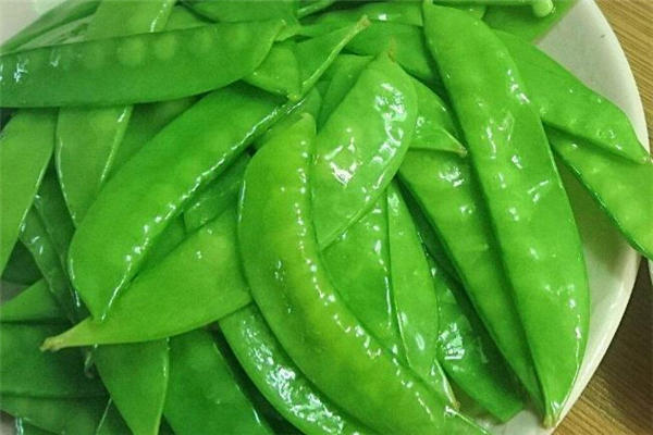 荷兰豆炒腊肠的做法 经典家常菜