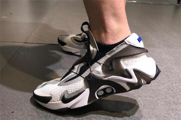 nike adapt huarache开箱测评-adapt huarache上脚图