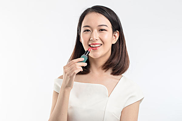 正确化妆的基本步骤是什么 化妆的正确步骤顺序