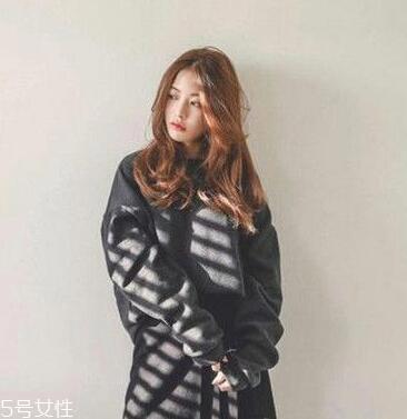 2022夏天流行什么颜色头发 夏天染这些颜色的头发好看