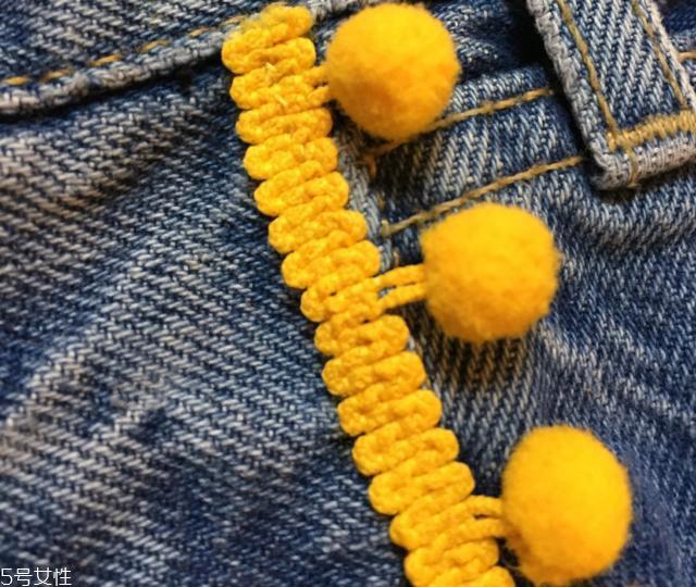 旧牛仔裤怎么改好看？只需几步立马变身时尚裤子