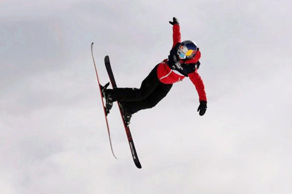 谷爱凌再现U型技巧赛场 单板滑雪u型场地技巧是什么