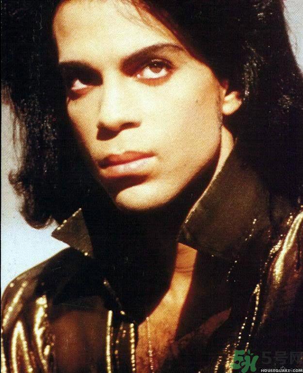 迈克尔·杰克逊昔日劲敌Prince离世的原因是什么？