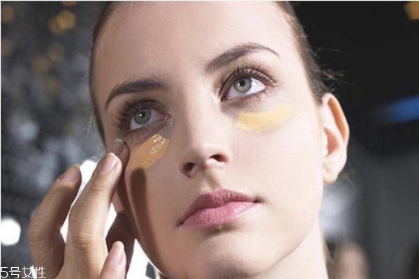 适合痘肌的粉底液有哪些 适合痘肌的平价粉底液推荐