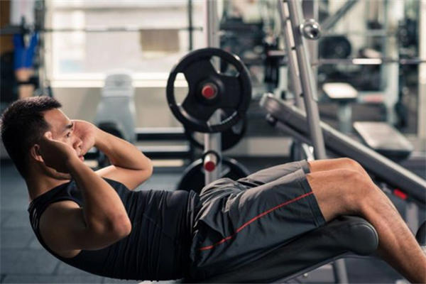 腹肌是六块还是八块 腹肌对女生的吸引力有多大