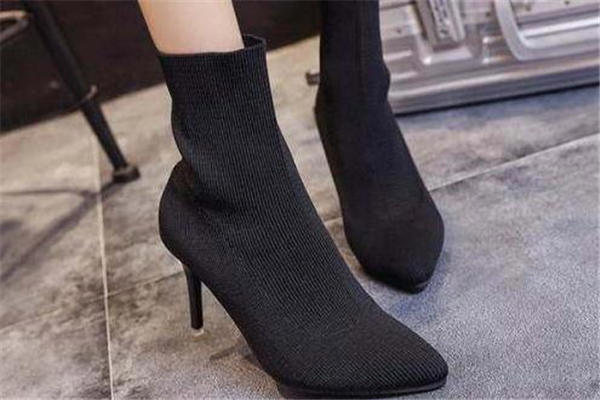 袜靴怎么清洗 用专用洗剂