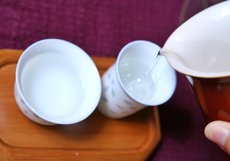 泡茶水温多少度合适 泡茶用多少度的水好