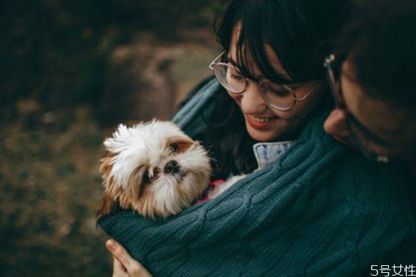 男孩暗恋你最准的表现 小细节看出男人暗恋你