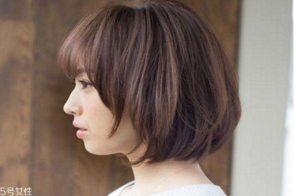 接近黑色的染发颜色 低调但是显气色的发色