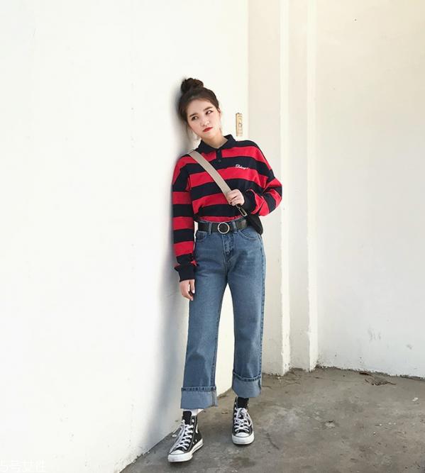 红色t恤配什么裤子好看 红色t恤怎么搭配最好看