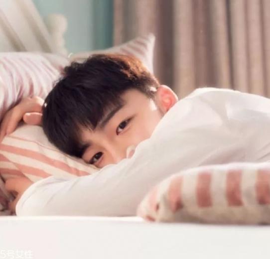 男生剪什么发型好看 男生懒人发型推荐