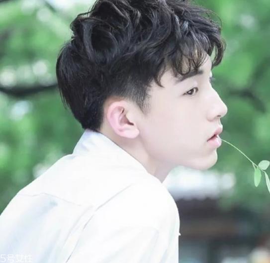 男生剪什么发型好看 男生懒人发型推荐