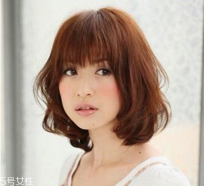 短发半丸子头的扎法图解 短发半丸子头扎法教程