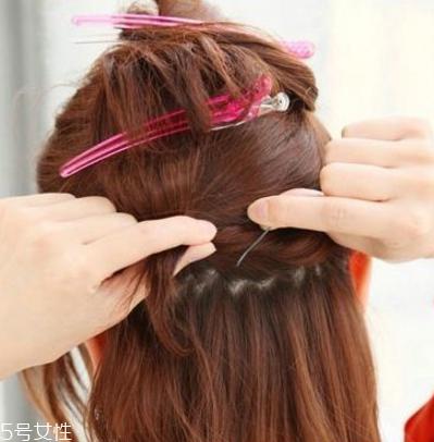 短发半丸子头的扎法图解 短发半丸子头扎法教程