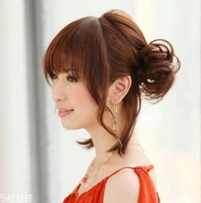 短发半丸子头的扎法图解 短发半丸子头扎法教程