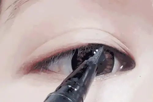 眼线怎么画 眼线的画法步骤图