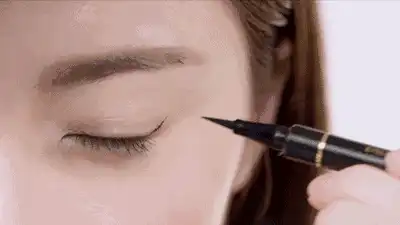 眼线怎么画 眼线的画法步骤图