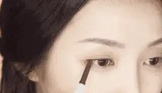 眼线怎么画 眼线的画法步骤图