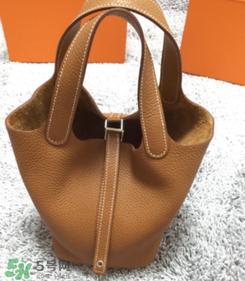 hermes菜篮子包怎么搭配？爱马仕菜篮子包街拍上身图