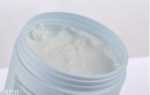 长卷发怎样扎好看图解 女生好看中长卷发图片