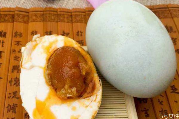 咸鸭蛋可以放多久呢 咸鸭蛋的储藏方法有什么呢