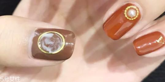 怎么自己在家美甲？4个步骤打造创意美甲