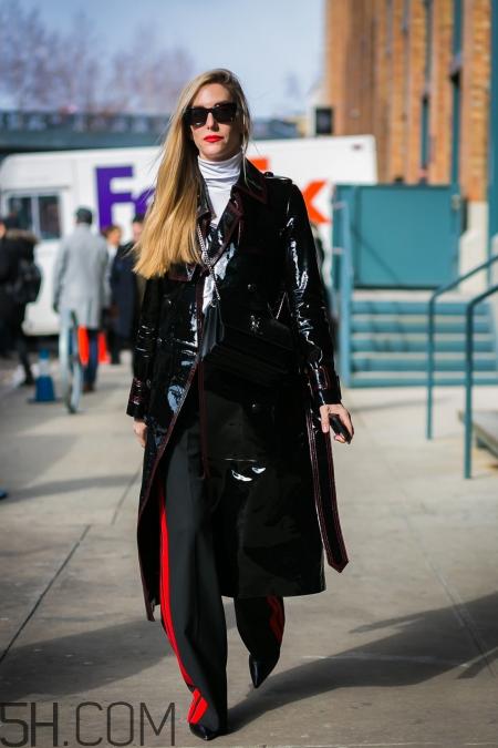 长款皮衣搭配什么裤子 长款皮衣搭配什么鞋子