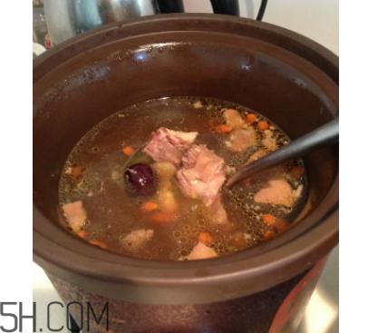 喝汤为啥比吃肉更容易长膘？吃肉比喝汤更有利于健康