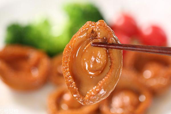 鲍鱼发绿变硬还能吃吗 不新鲜不能吃