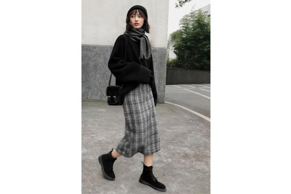 秋冬中长裙子怎么穿好看 秋冬中长裙子搭配指南