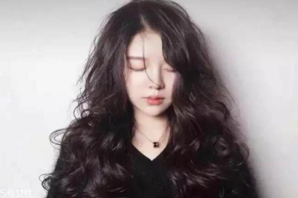 冬天头发染什么颜色好看 冬天染发颜色大全图片