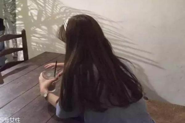 冬天头发染什么颜色好看 冬天染发颜色大全图片