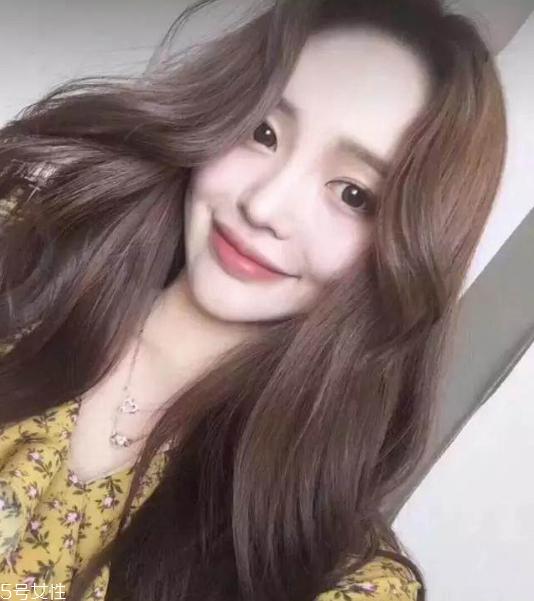 冬天头发染什么颜色好看 冬天染发颜色大全图片