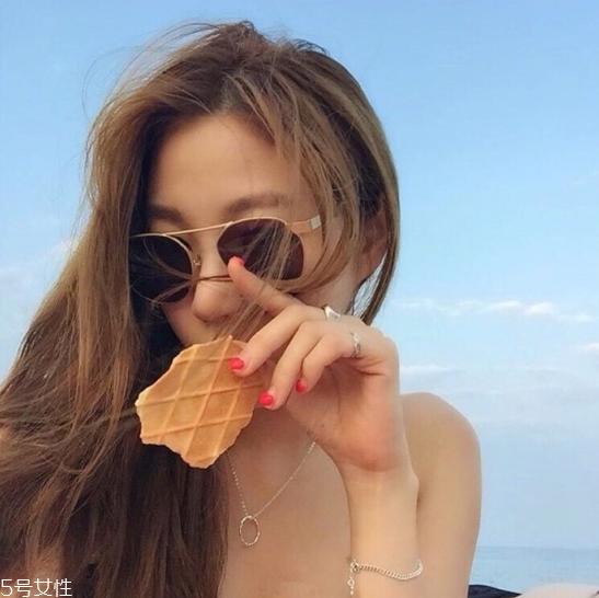 冬天头发染什么颜色好看 冬天染发颜色大全图片