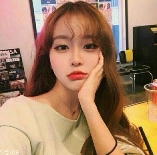 冬天头发染什么颜色好看 冬天染发颜色大全图片