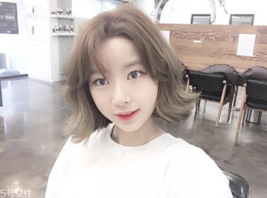 冬天头发染什么颜色好看 冬天染发颜色大全图片