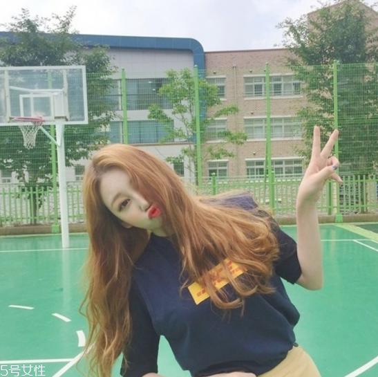 冬天头发染什么颜色好看 冬天染发颜色大全图片