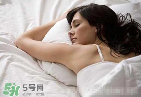 夫妻两地分居怎么解决生理需求？夫妻两地分居该如何相处？