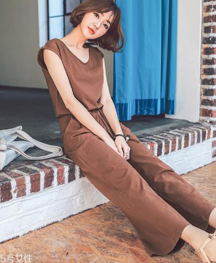 今年流行什么样的连体裤？今年最火的连体裤款式汇总