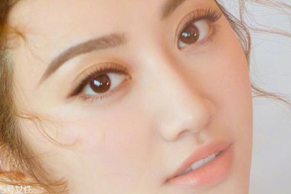 新手怎样画好眼妆 遵循4步骤告别手忙脚乱