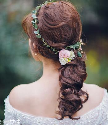2018新娘发型新款式图片及详细步骤 浪漫的新娘发型