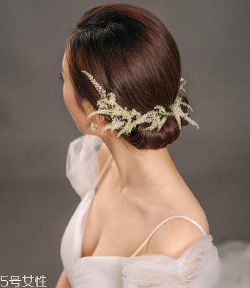 2018新娘发型新款式图片及详细步骤 浪漫的新娘发型