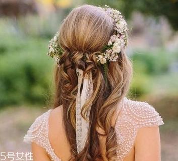 2018新娘发型新款式图片及详细步骤 浪漫的新娘发型