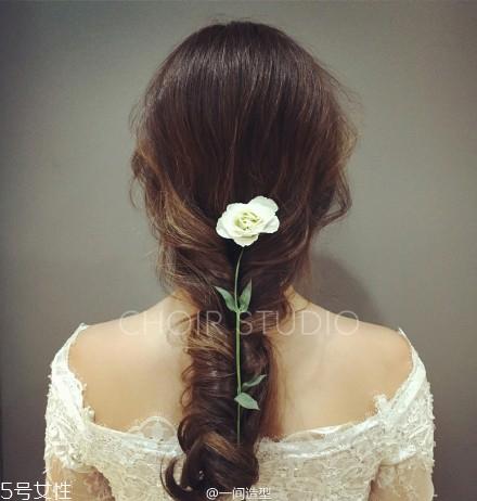 2018新娘发型新款式图片及详细步骤 浪漫的新娘发型