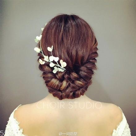 2018新娘发型新款式图片及详细步骤 浪漫的新娘发型