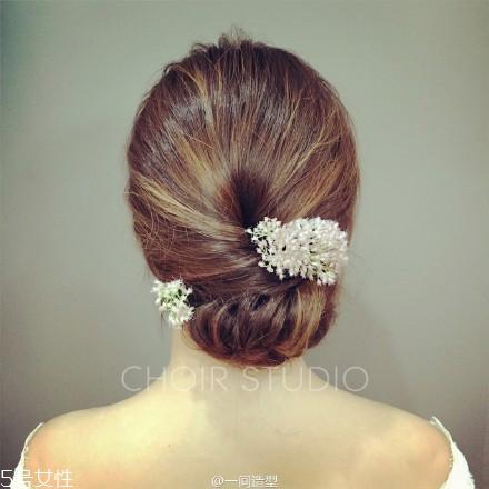 2018新娘发型新款式图片及详细步骤 浪漫的新娘发型