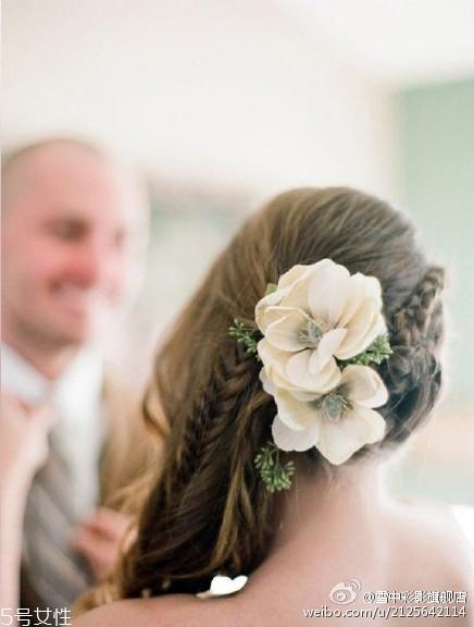 2018新娘发型新款式图片及详细步骤 浪漫的新娘发型